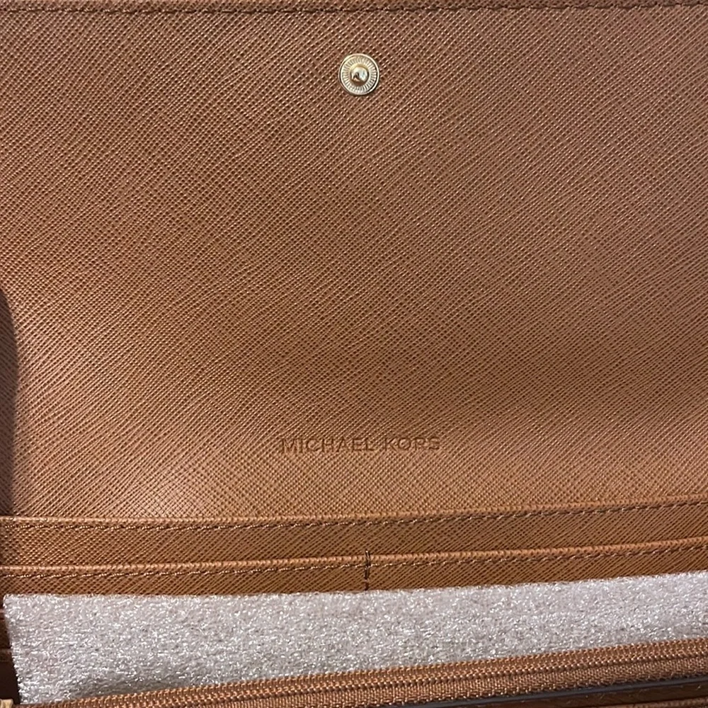 Authentic Michael Kors Fulton Flap Continental Wallet